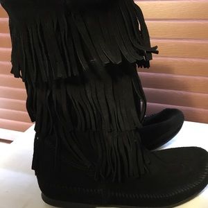 Minnetonka 3 Layer Fringe Boots